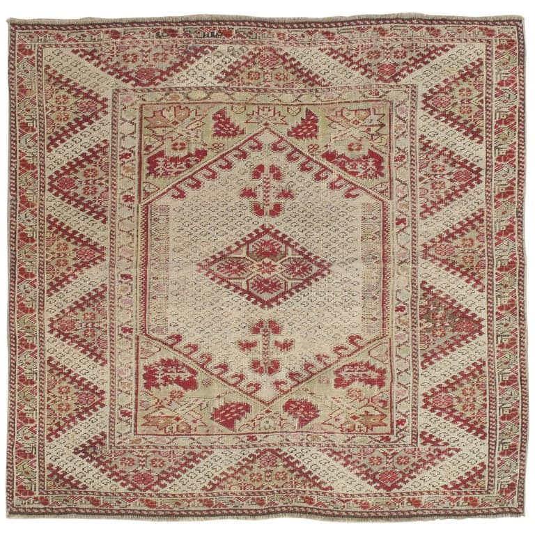 Square Ghiordes Rug